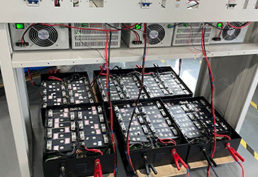 Voltage 6000mV-75000mV Décharge de batterie au lithium-ion Charge Testeur de cellule régénérative Machine de classement pour cellule prismatique